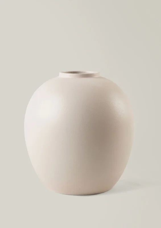 Afloral Round Vase in Matte Bailey Cream - 10.75"